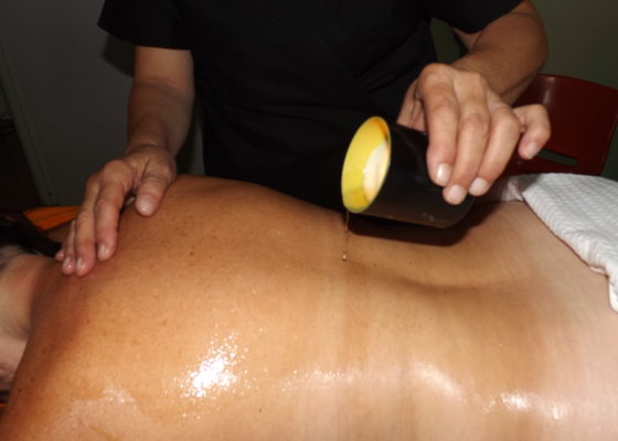 Massaggio con la candela o candle massage